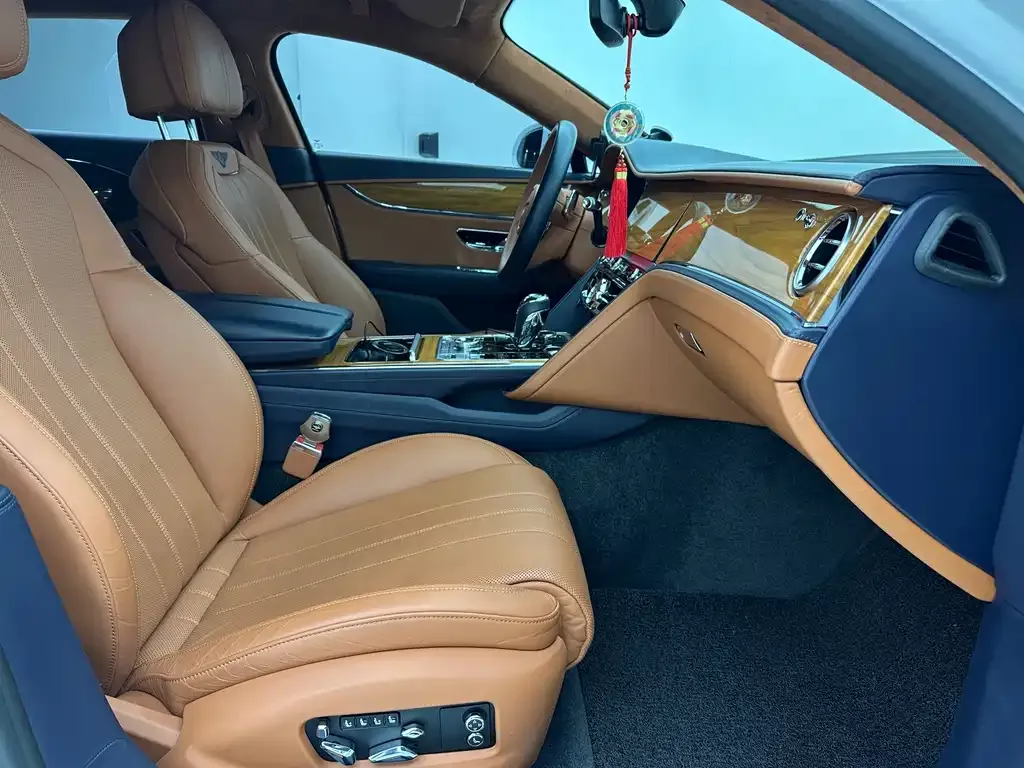 Bentley Flying Spur — фото 9