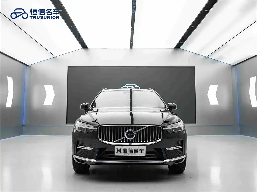Volvo XC60 — фото 9