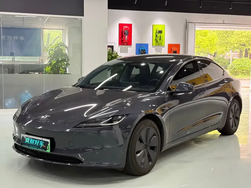 Tesla Model 3 — фото 1