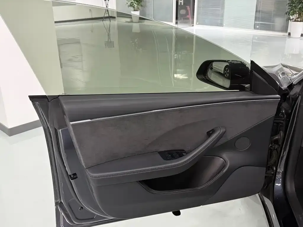 Tesla Model 3 — фото 2