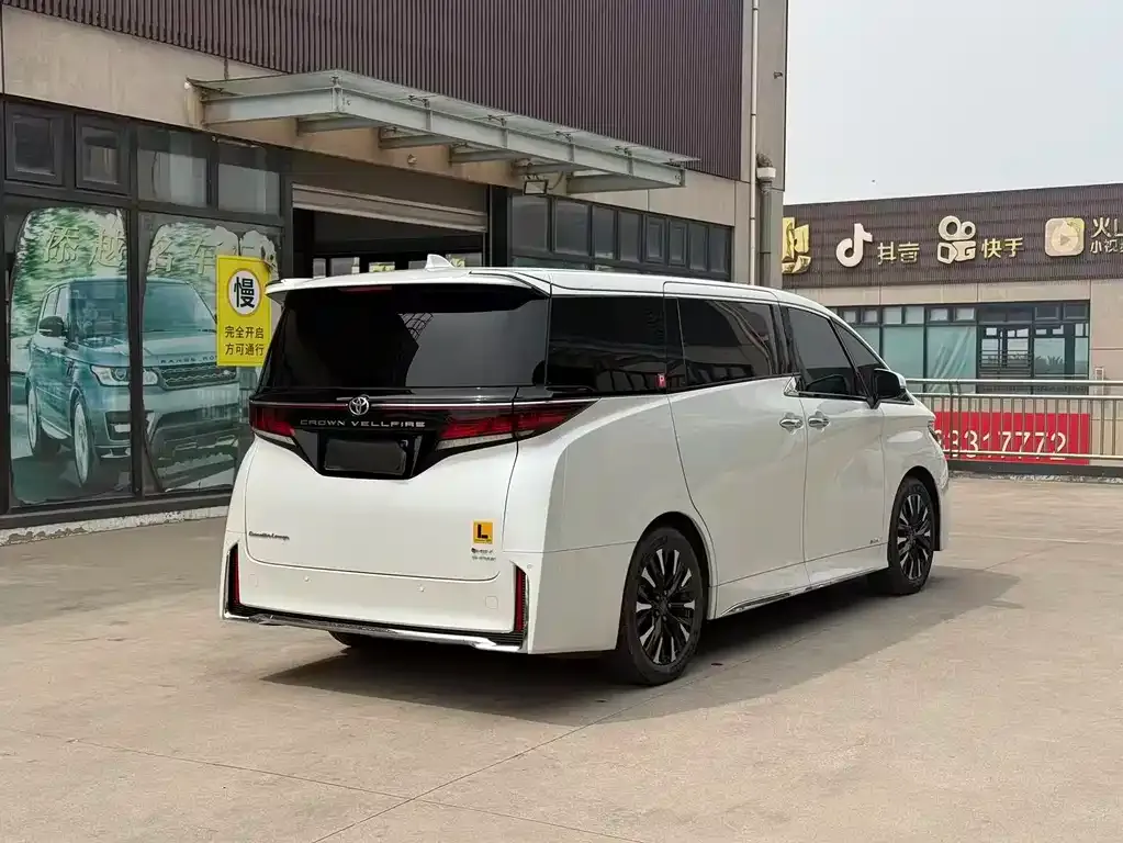 Toyota Vellfire — фото 6