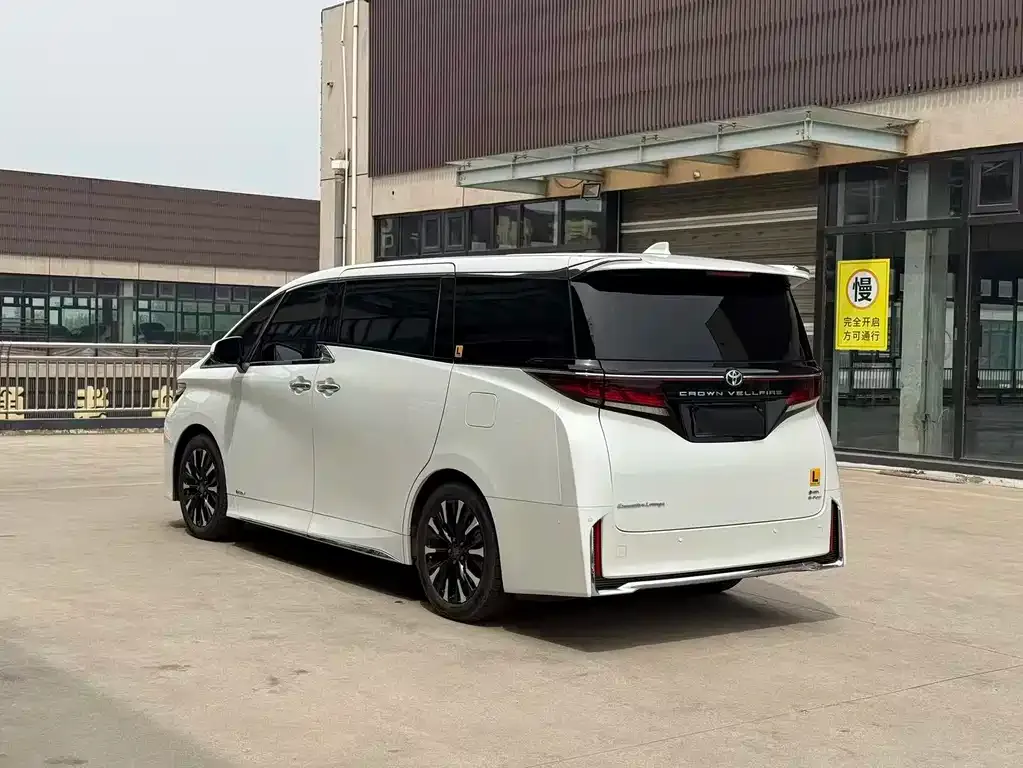 Toyota Vellfire — фото 2