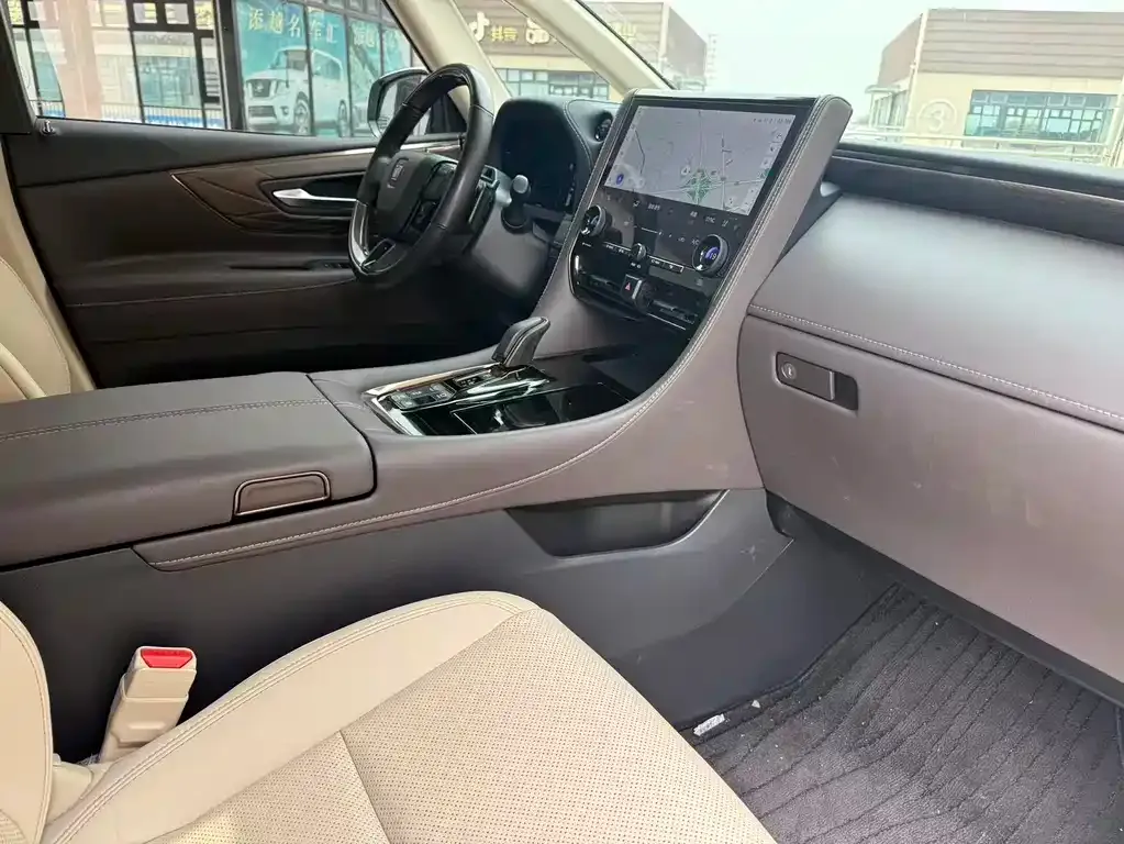 Toyota Vellfire — фото 9