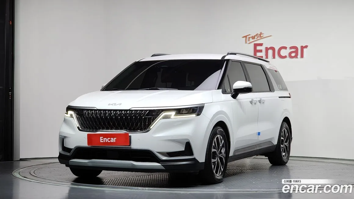Kia Carnival — фото 1