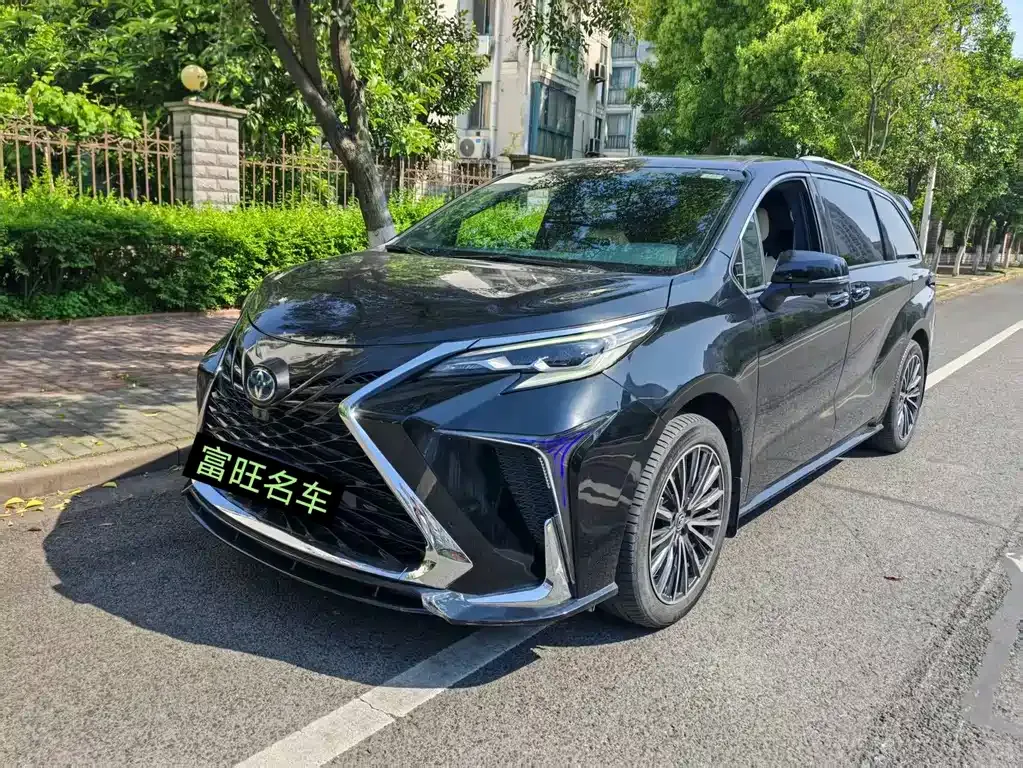 Toyota Sienna — фото 1