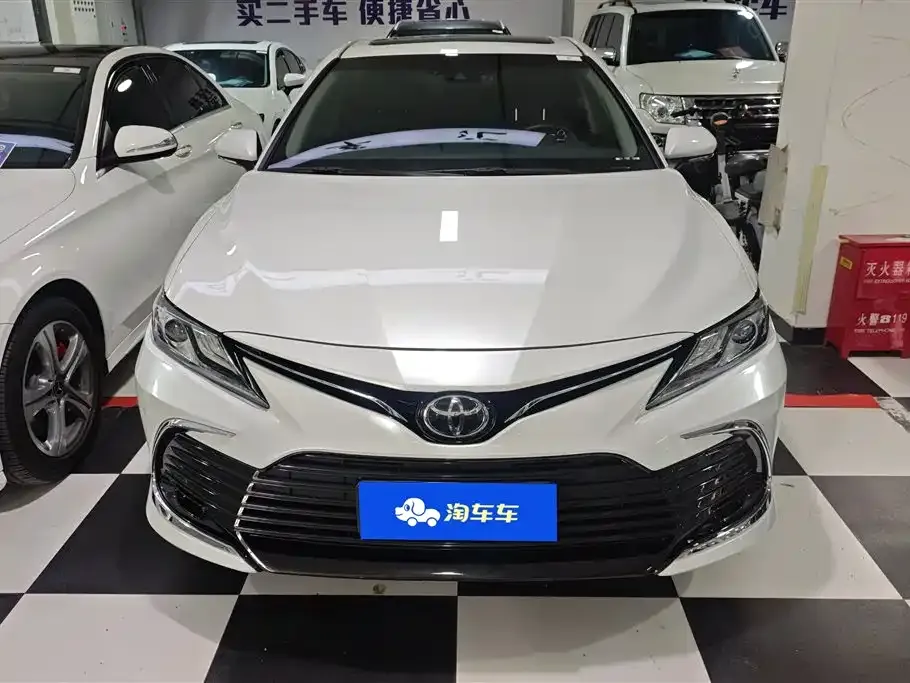 Toyota Camry — фото 10