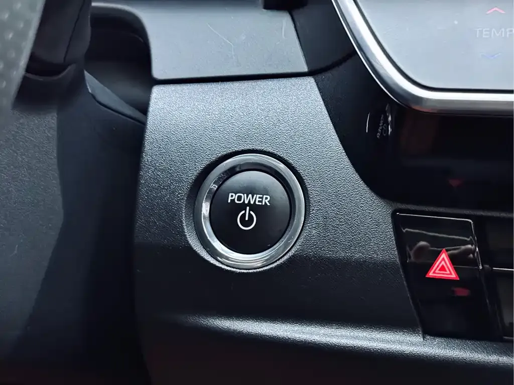 Toyota Camry — фото 9