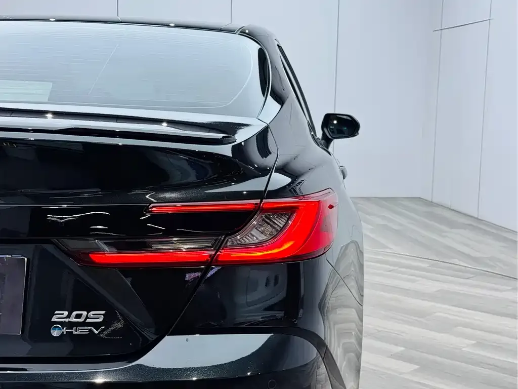 Toyota Camry — фото 5