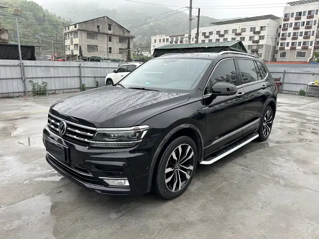 Volkswagen Tiguan L — фото 1