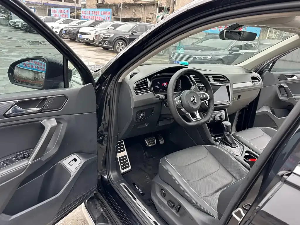 Volkswagen Tiguan L — фото 9
