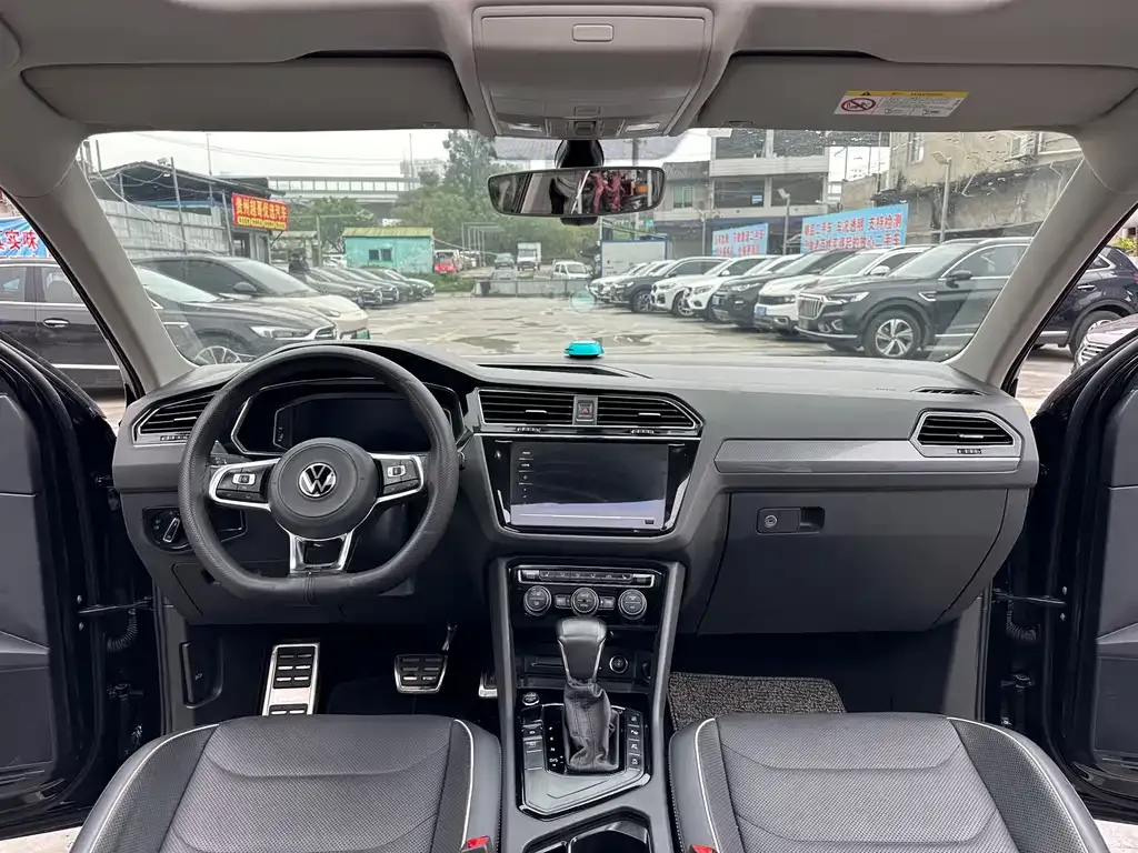 Volkswagen Tiguan L — фото 2