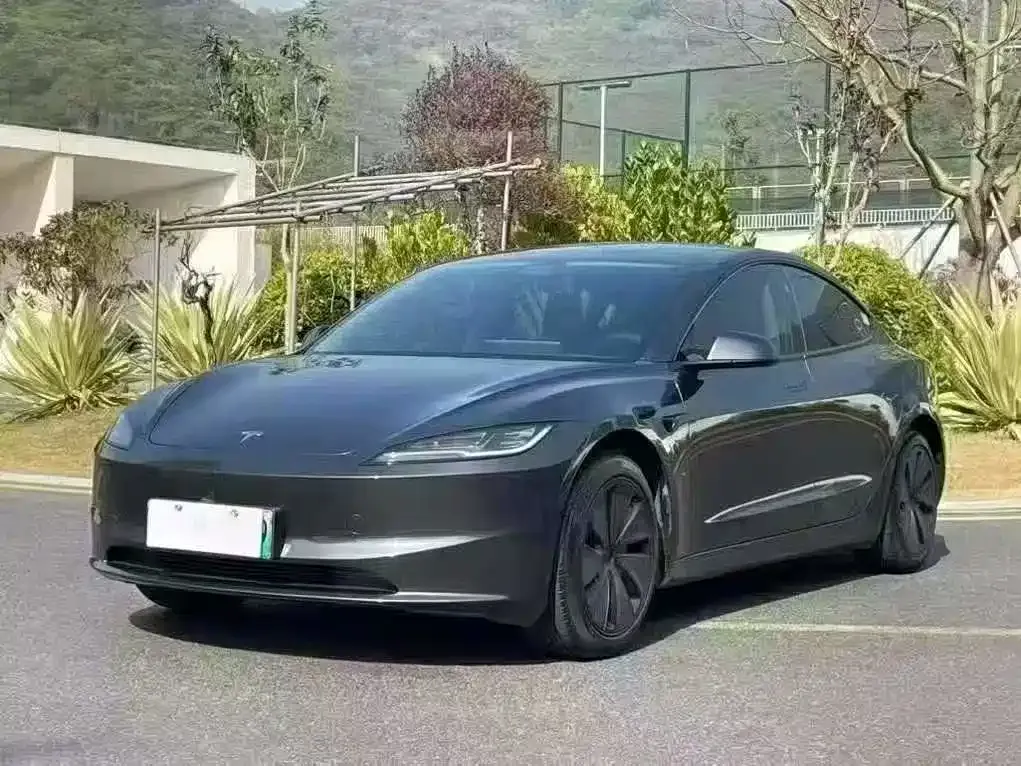 Tesla Model 3 — фото 1