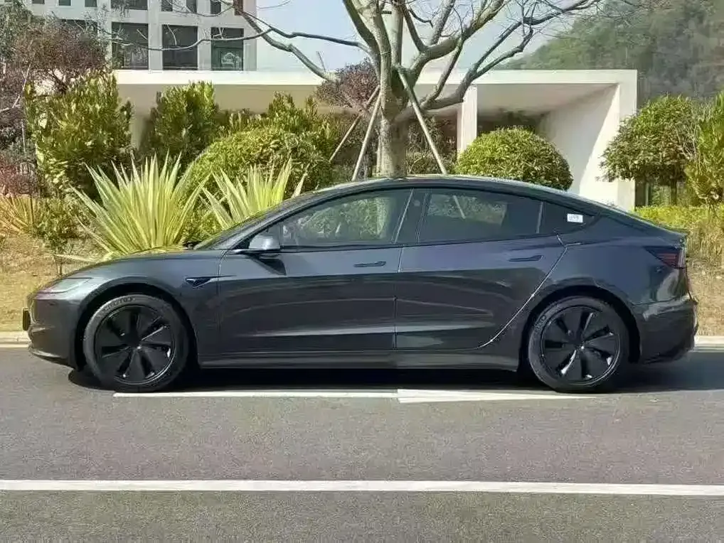 Tesla Model 3 — фото 9