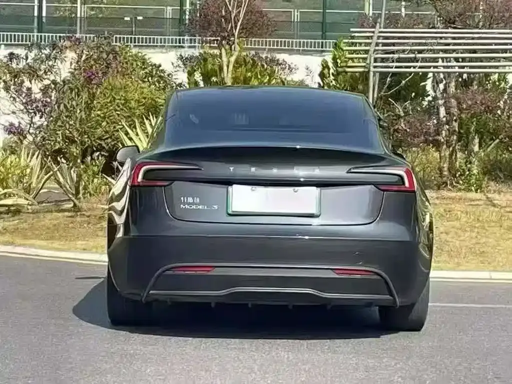 Tesla Model 3 — фото 7