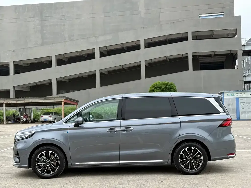 Roewe iMAX8 — фото 9