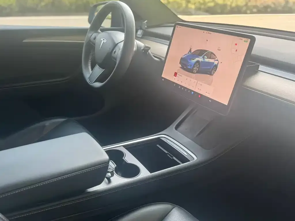 Tesla Model Y — фото 2