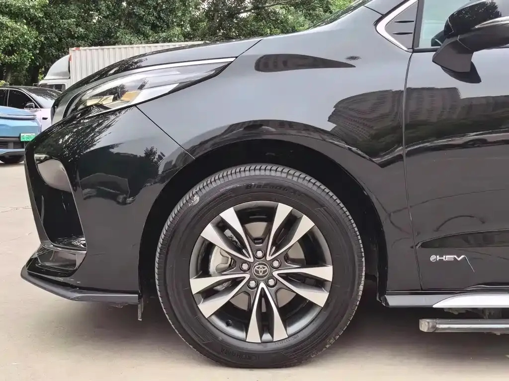 Toyota Granvia — фото 10