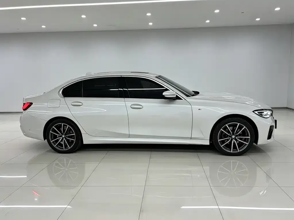 BMW 3 Series 2021 из CN, фото 2