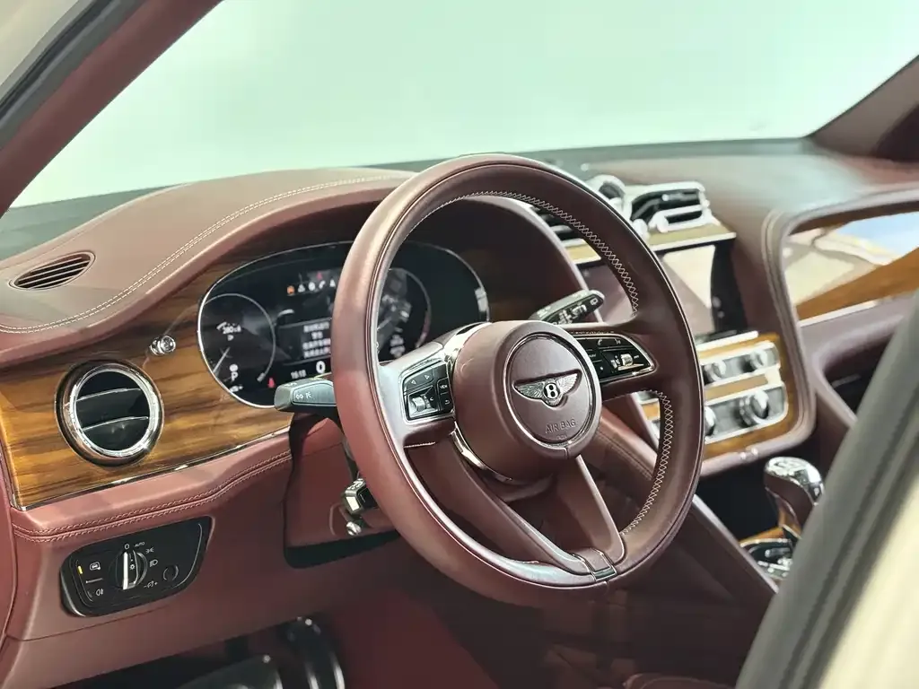 Bentley Bentayga — фото 5