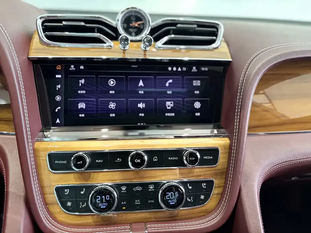 Bentley Bentayga — фото 10