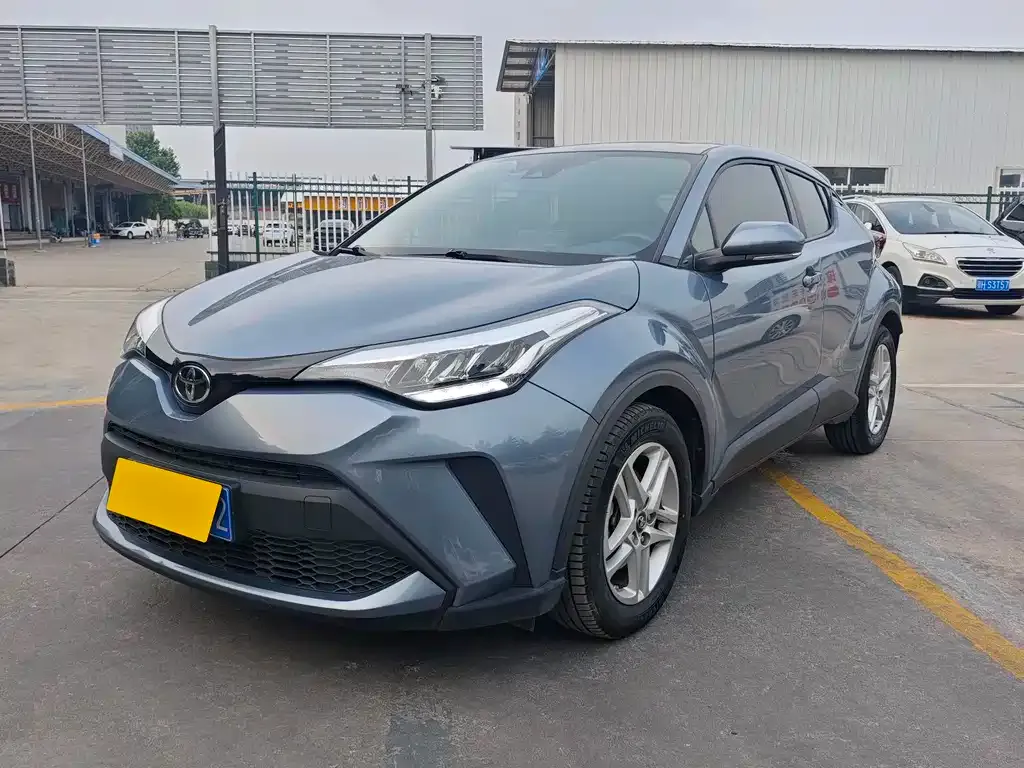 Toyota C-HR — фото 1