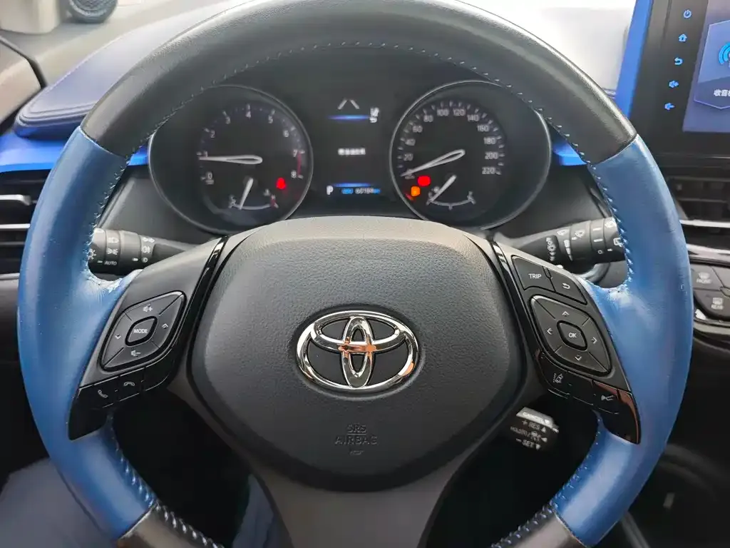 Toyota C-HR — фото 9