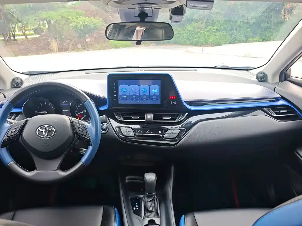 Toyota C-HR — фото 10