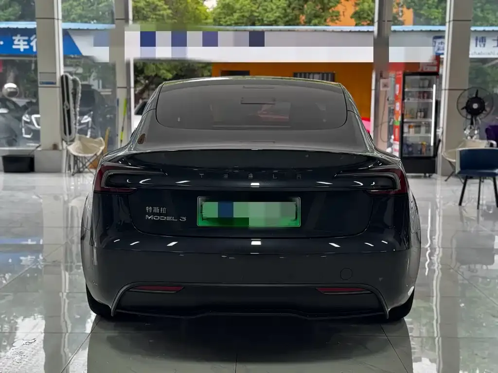Tesla Model 3 — фото 9