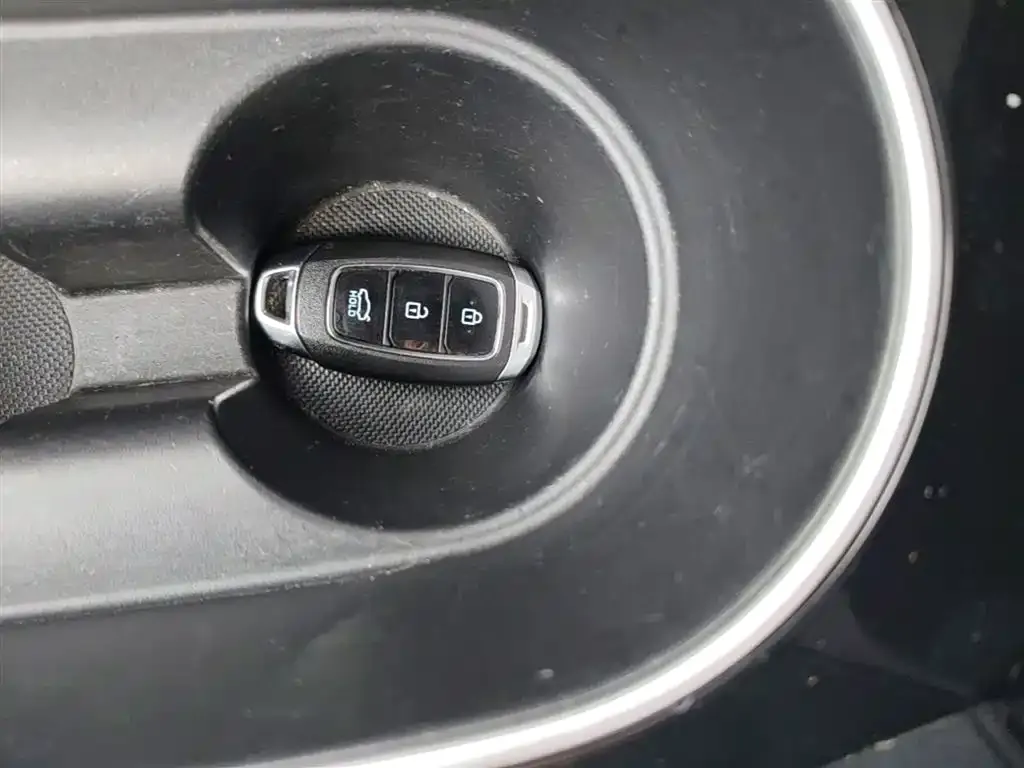 Hyundai Elantra 2022 из CN, фото 3