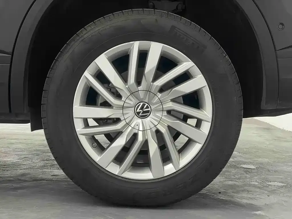Volkswagen Touareg 2023 из CN, фото 4