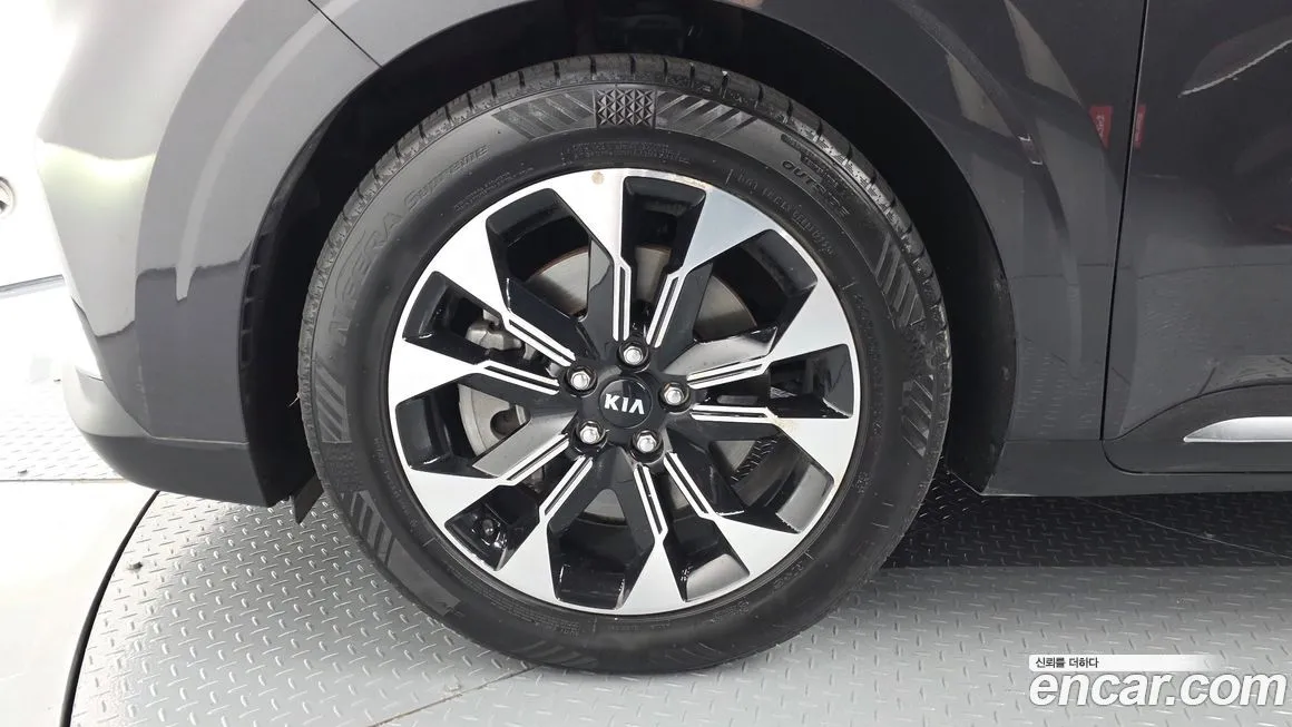 Kia Carnival — фото 10