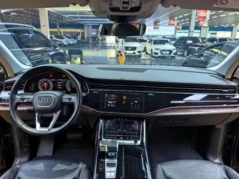 Audi Q7 2021 из CN, фото 9