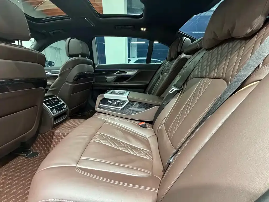 BMW 7 Series 2021 из CN, фото 9