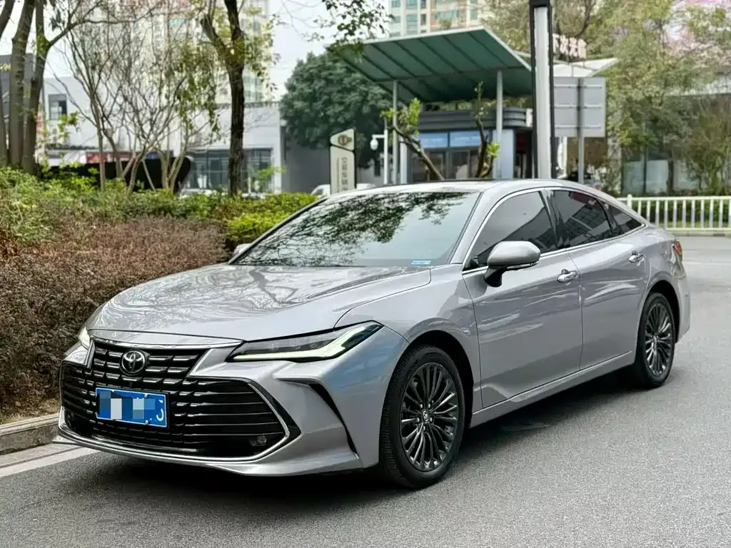 Toyota Avalon — фото 1
