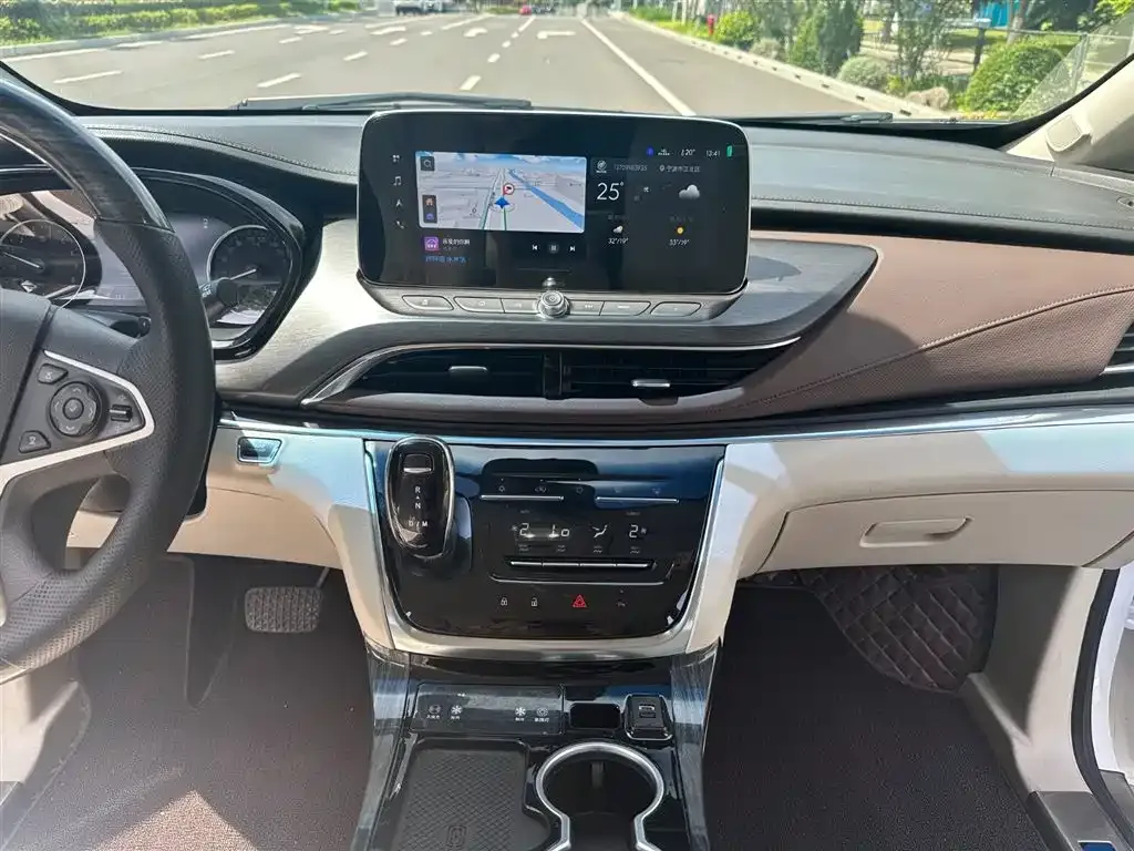 Buick GL8 2024 из CN, фото 9