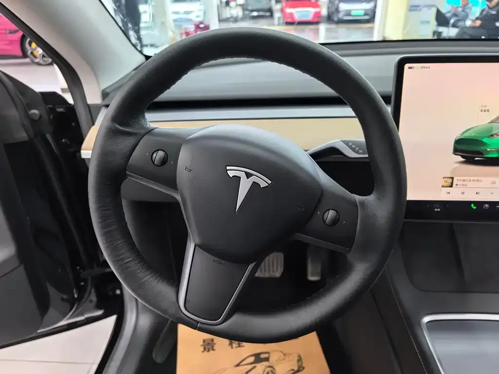 Tesla Model Y — фото 6