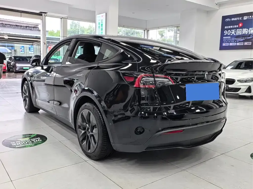 Tesla Model Y — фото 9