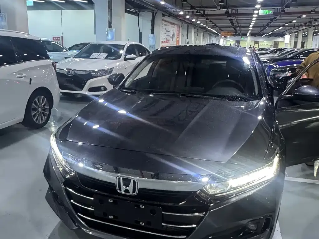 Honda Accord — фото 1