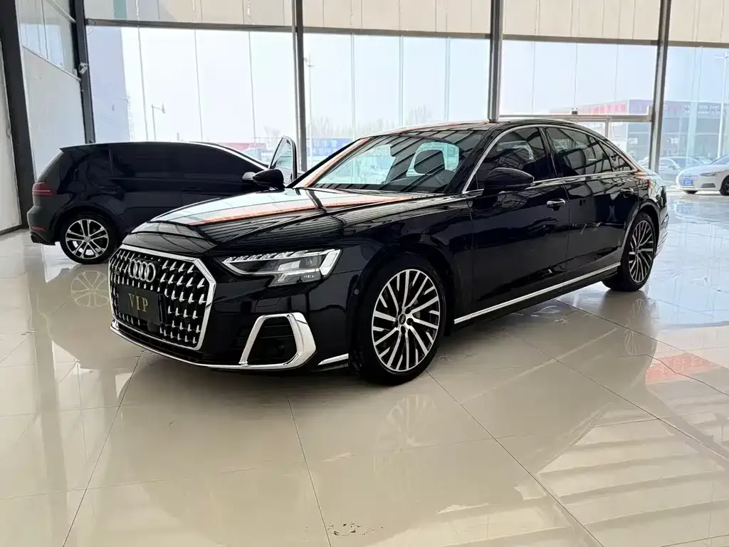 Audi A8 — фото 1