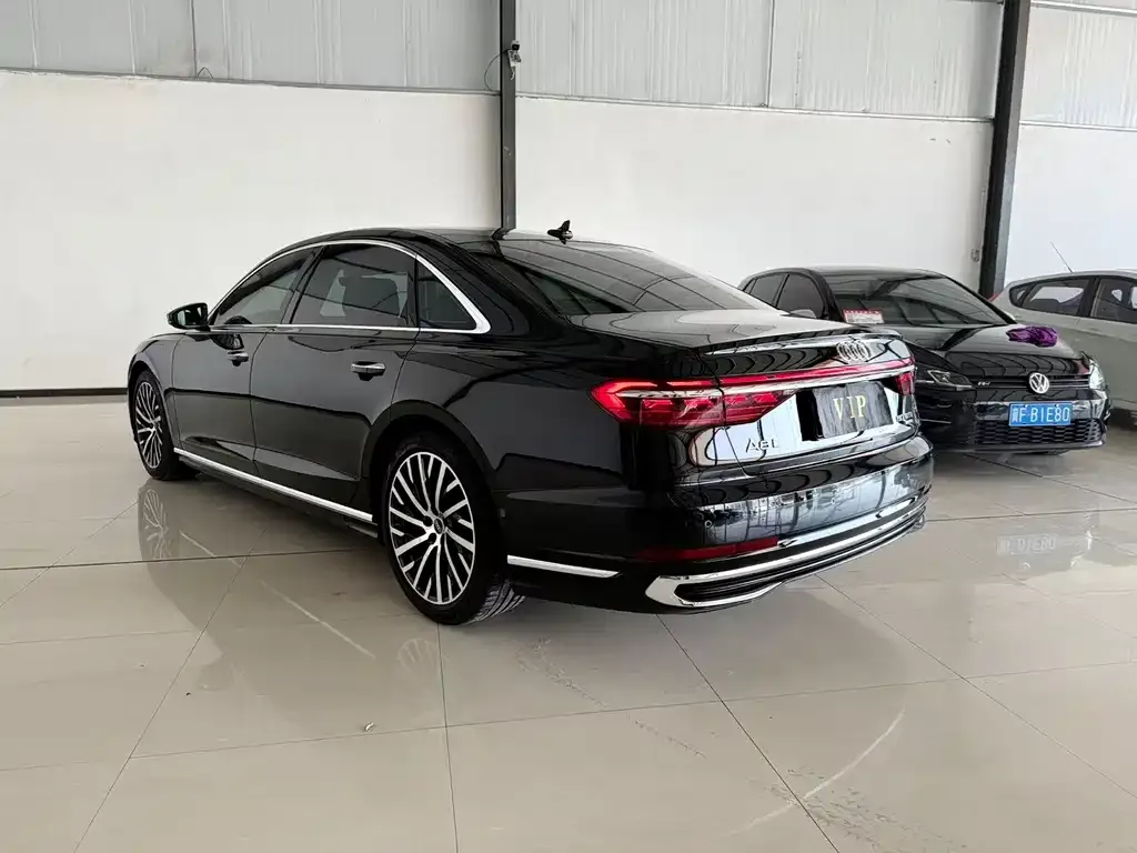Audi A8 — фото 8