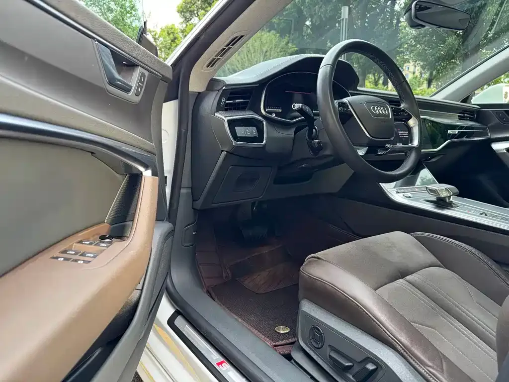 Audi A7L 2023 из CN, фото 7