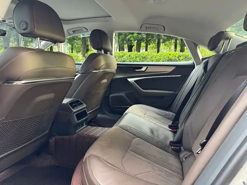 Audi A7L 2023 из CN, фото 6
