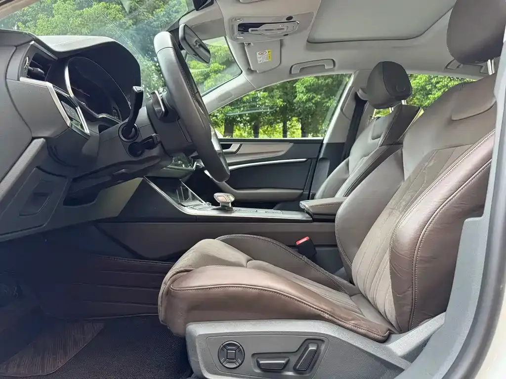 Audi A7L 2023 из CN, фото 2
