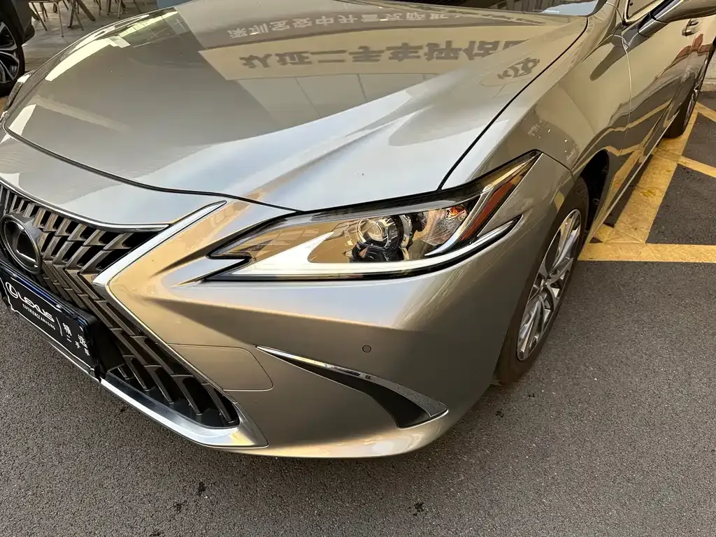 Lexus ES — фото 10