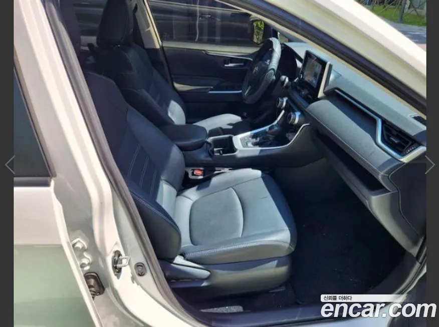 Toyota RAV4 2.5 2WD Hybrid XLE 1