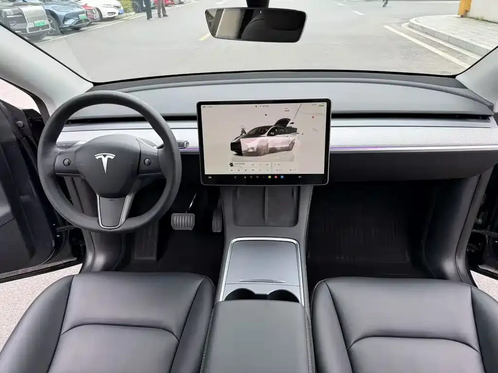 Tesla Model Y — фото 3