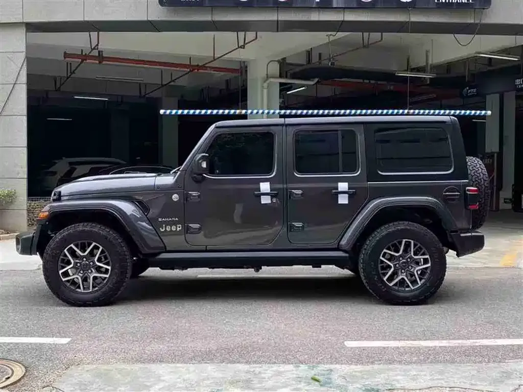 Jeep Wrangler — фото 10