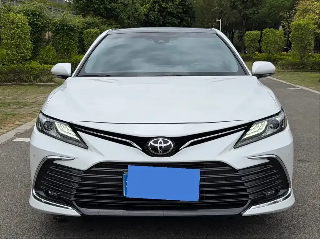 Toyota Camry — фото 6