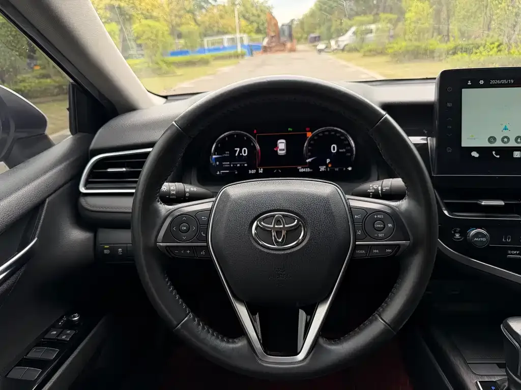 Toyota Camry — фото 2