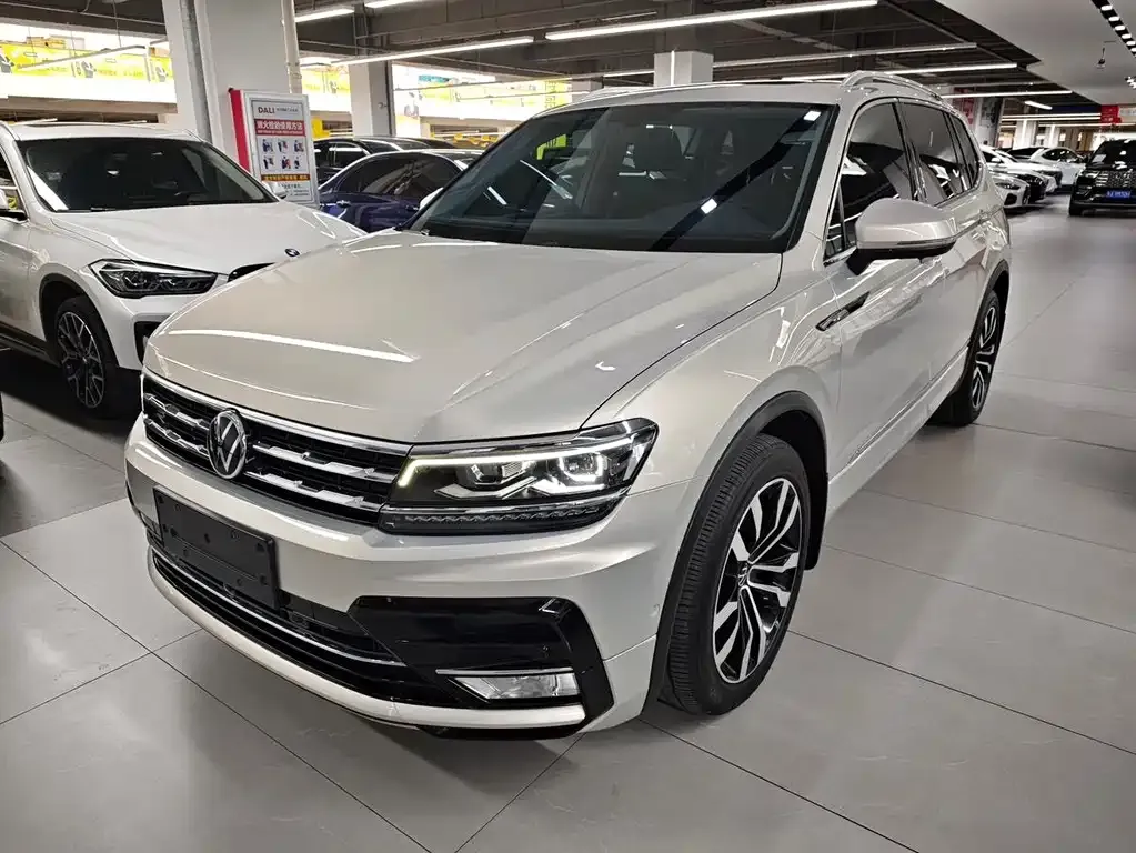 Volkswagen Tiguan L — фото 1